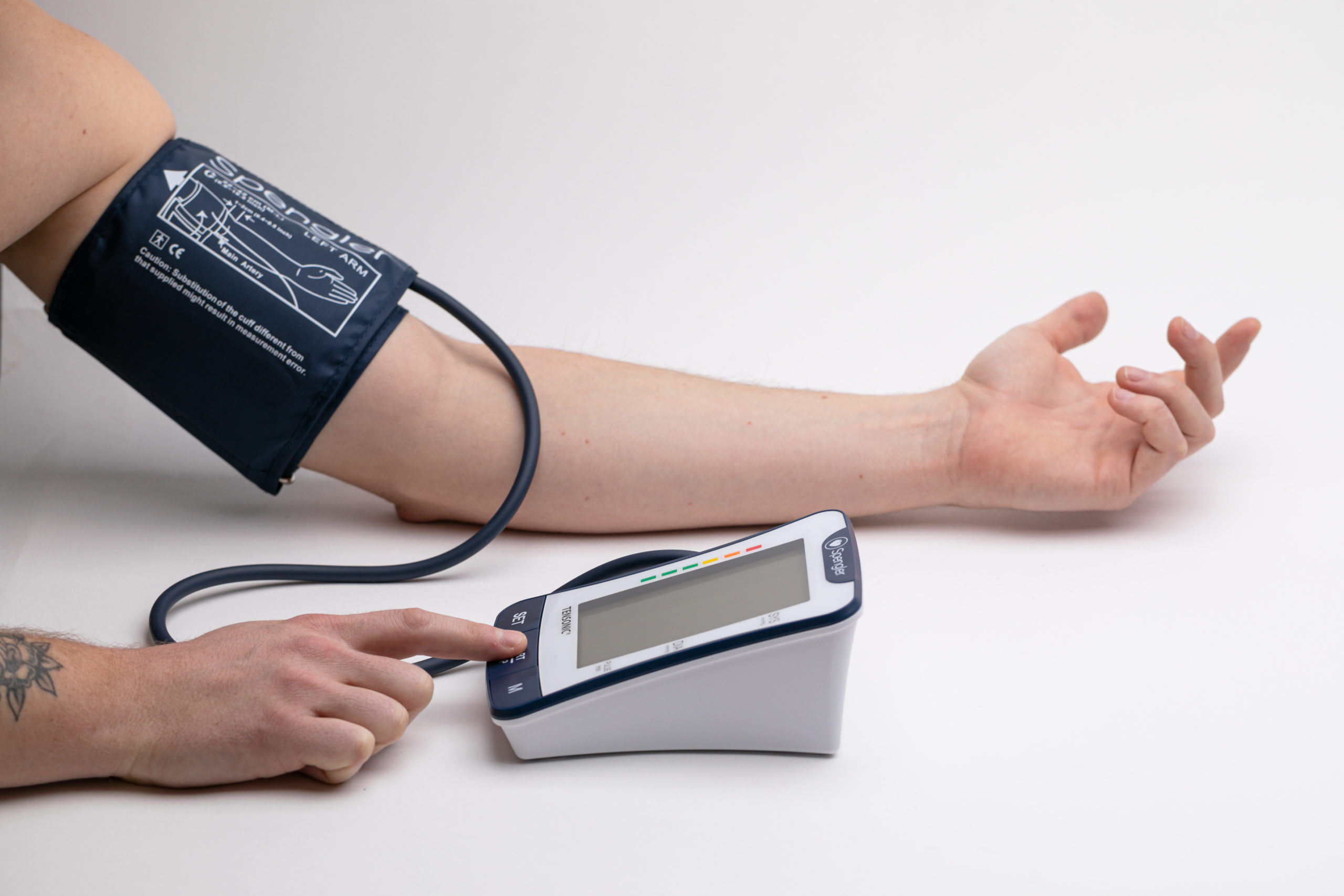 Tensiomètre brassard électronique  Auto-mesure de la tension artérielle